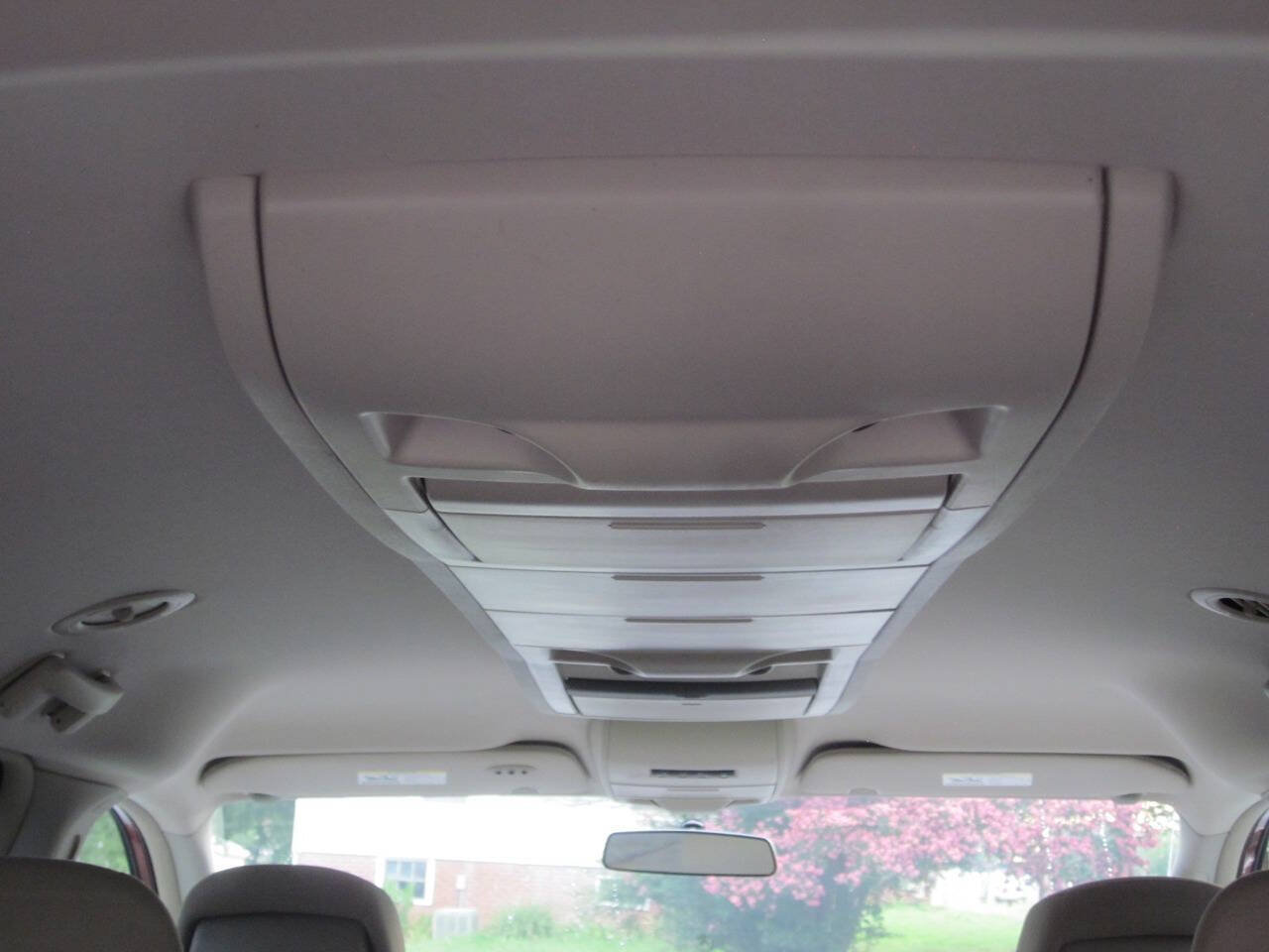 Used 2011 Dodge Grand Caravan Crew w/ Entertainment Group 1 FWD image 17