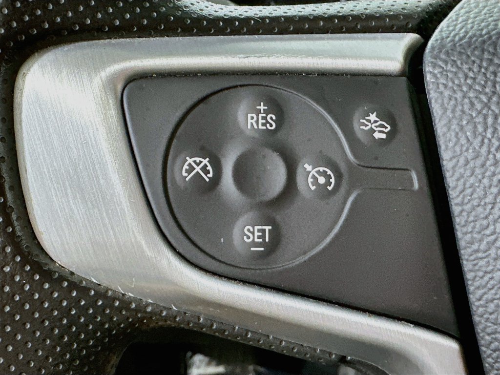 Used 2023 GMC Acadia SLE FWD image 25