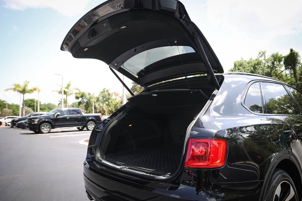 Used 2019 Bentley Bentayga image 17