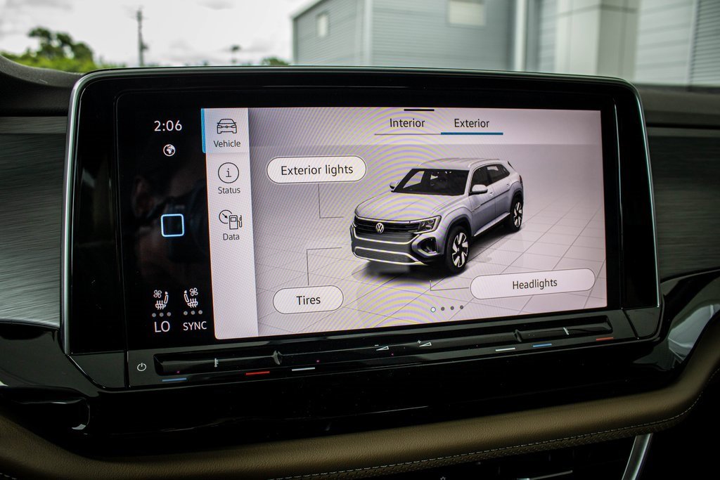 New 2026 Volkswagen Atlas Cross Sport SE image 38