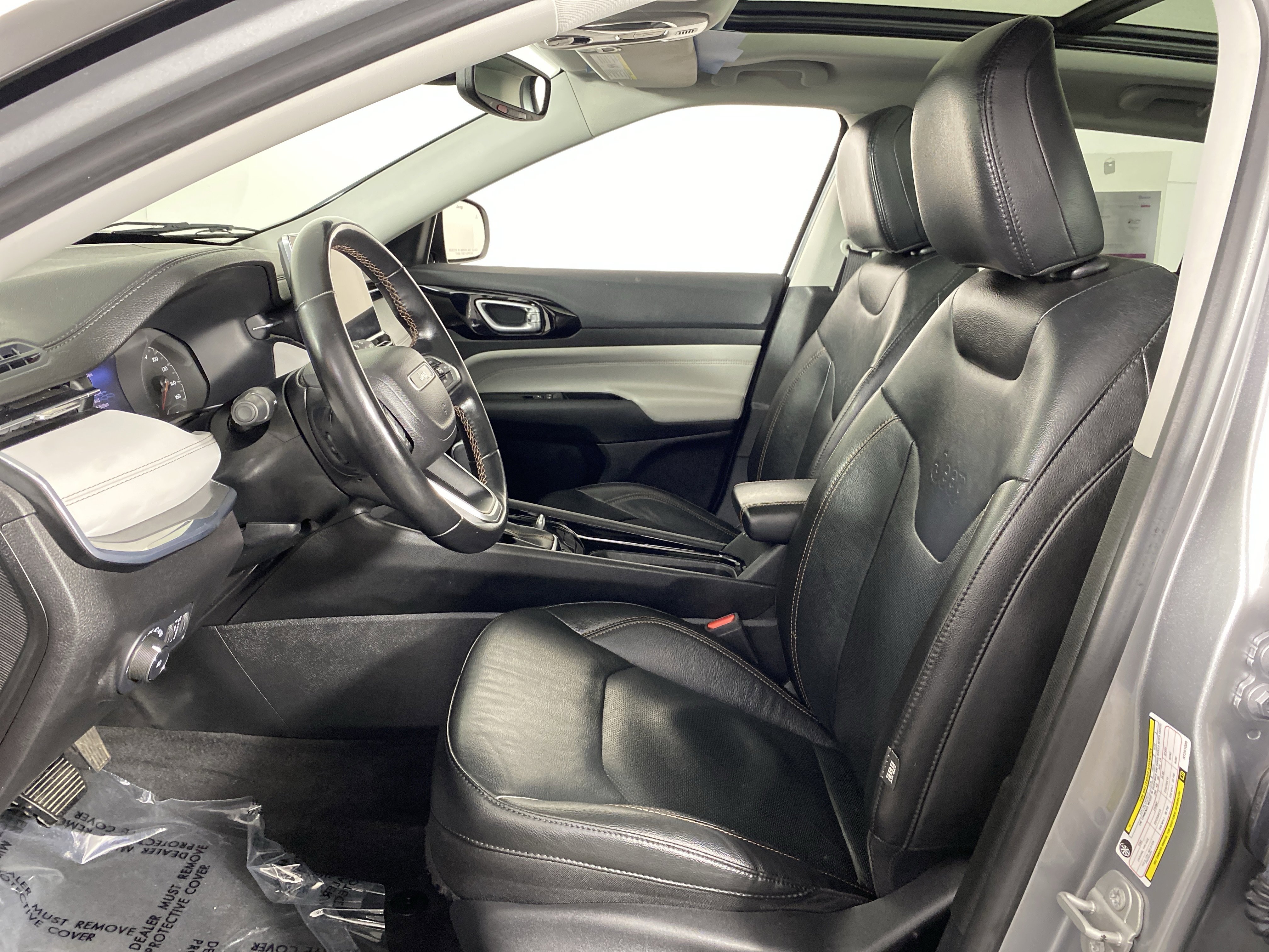 Used 2022 Jeep Compass Limited w/ Sun and Sound Group image 17