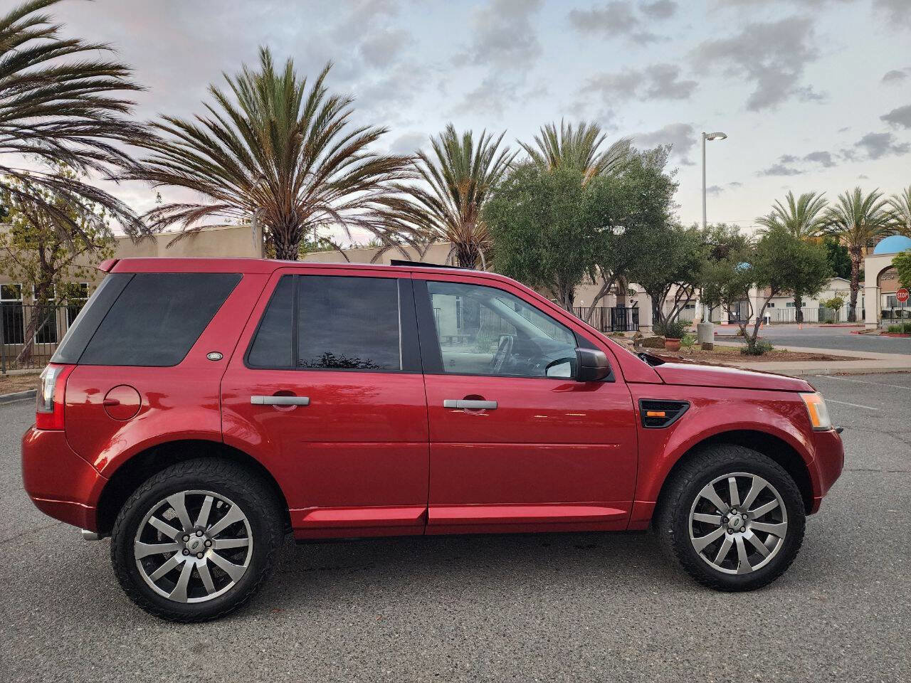 Used 2008 Land Rover LR2 HSE image 5