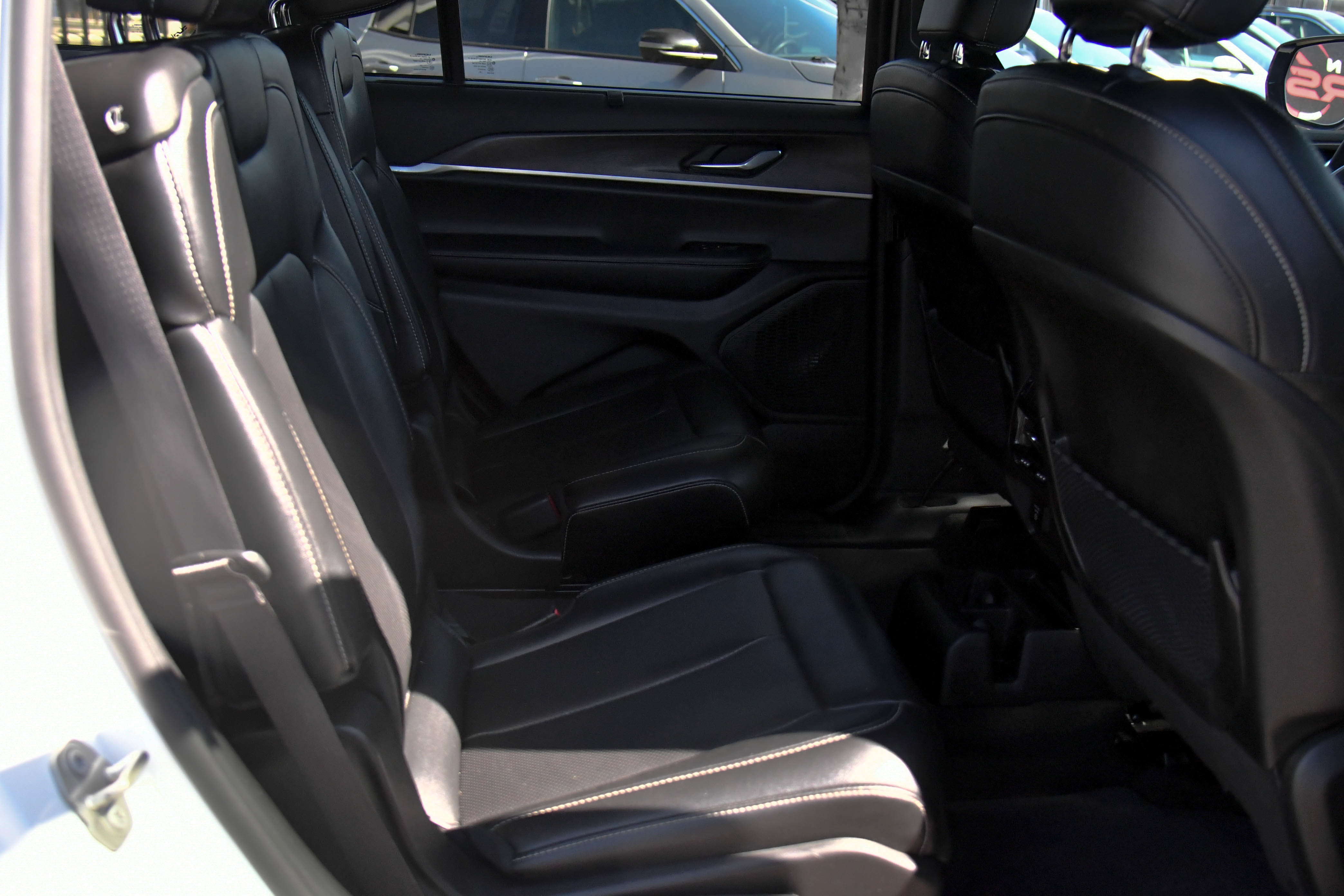 Used 2024 Jeep Grand Cherokee L Limited w/ Luxury Tech Group II AWD/4WD image 56