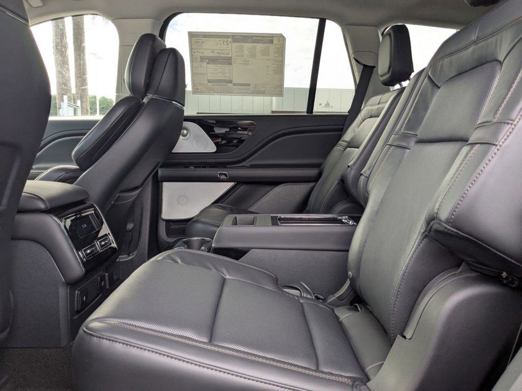New 2025 Lincoln Aviator Reserve w/ Luxury Package image 16