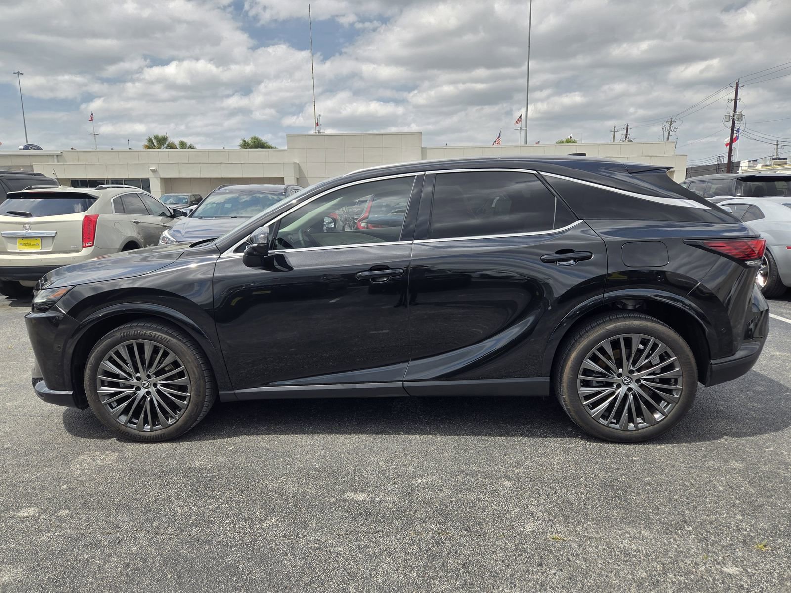Used 2023 Lexus RX 350 FWD w/ Cold Area Package image 5