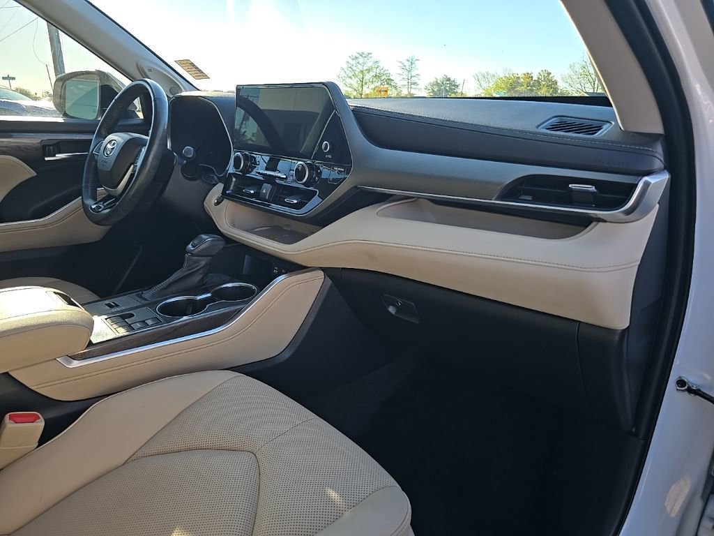 Used 2023 Toyota Highlander Limited image 37