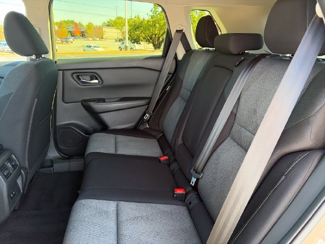 Used 2025 Nissan Rogue SV AWD/4WD image 14