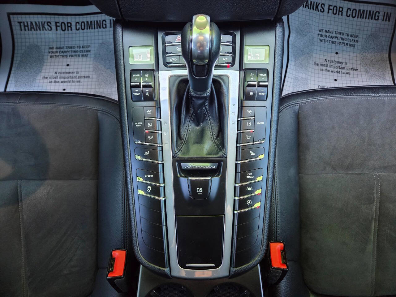 Used 2017 Porsche Macan Base AWD 4dr SUV image 31