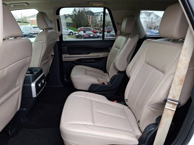 Used 2023 Ford Expedition XLT image 13