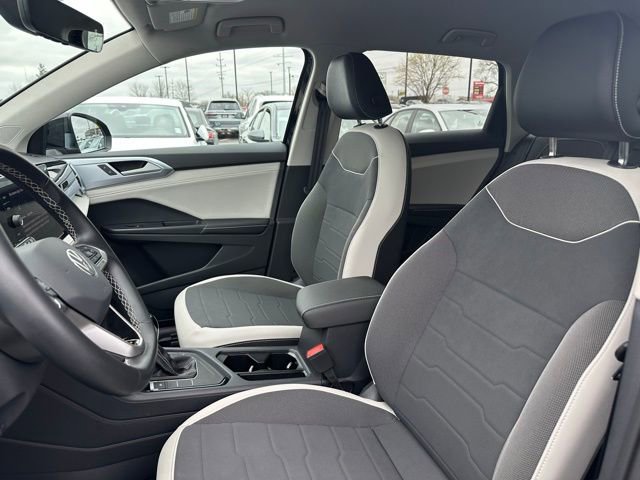 Used 2025 Volkswagen Taos SE image 27