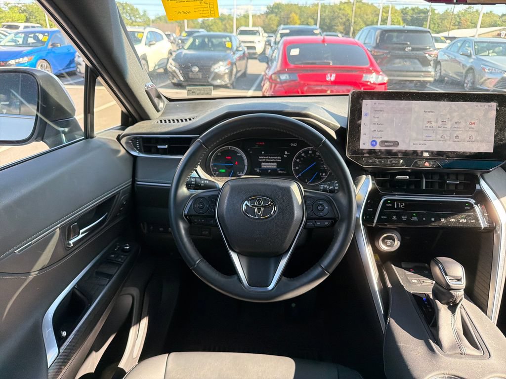 Used 2023 Toyota Venza XLE AWD/4WD image 13