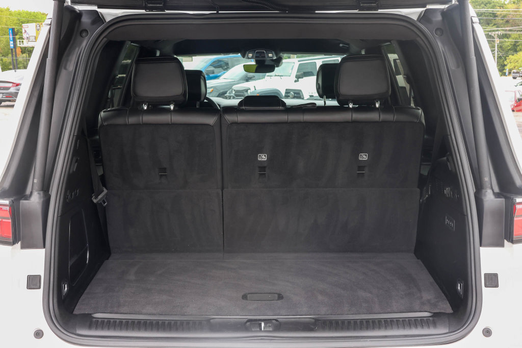 Used 2024 Jeep Wagoneer Series II w/ Flexible Seating Group RWD image 8