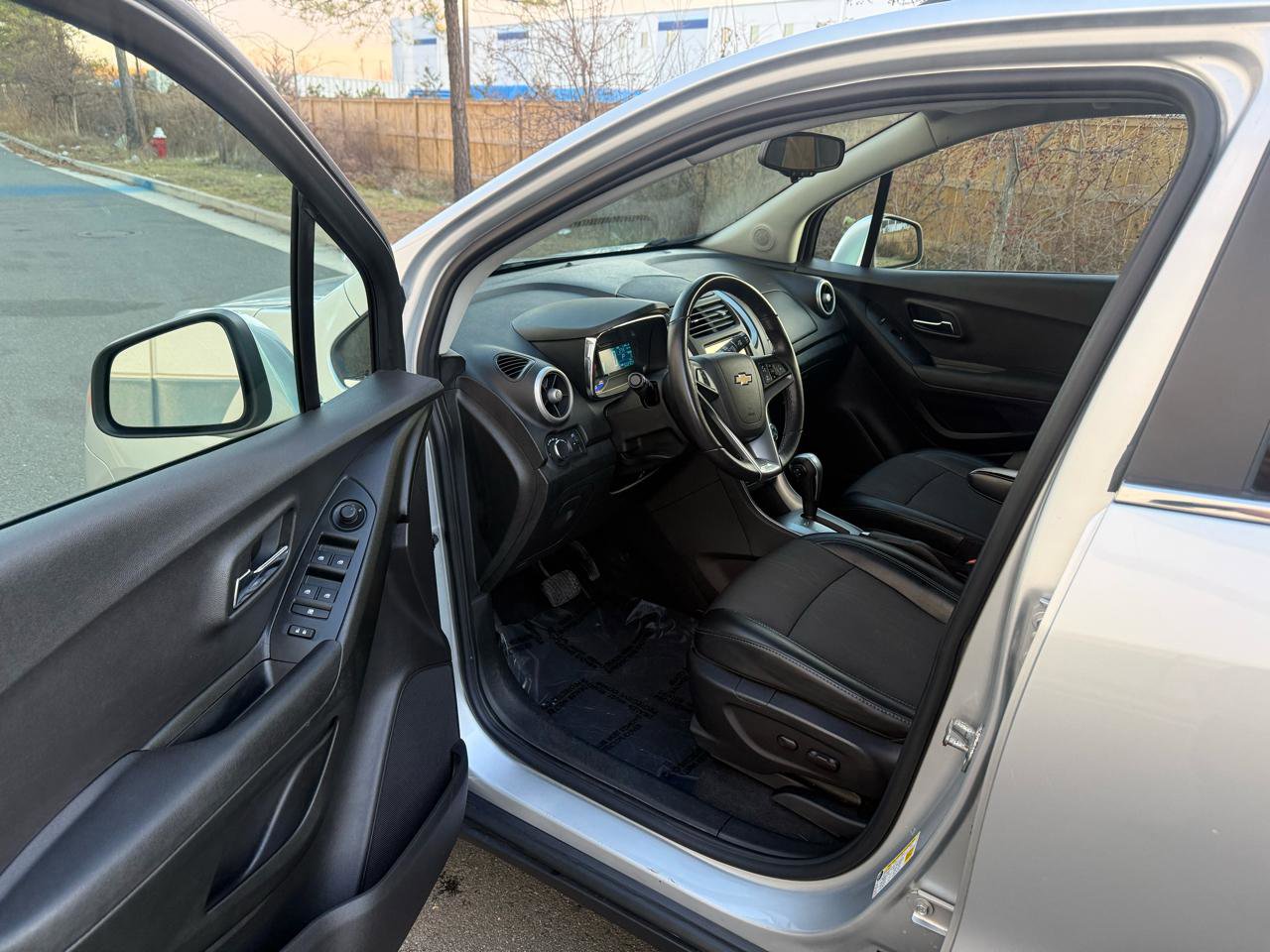 Used 2016 Chevrolet Trax LT w/ LT Convenience Package image 14