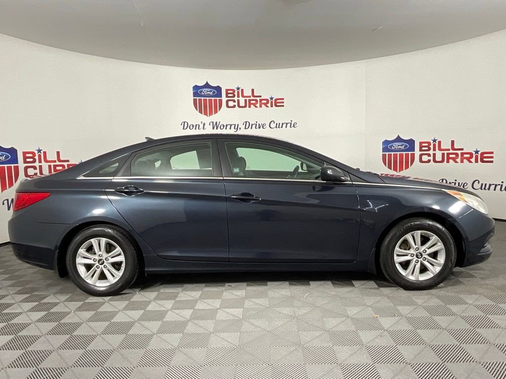 Used 2011 Hyundai Sonata GLS FWD image 2