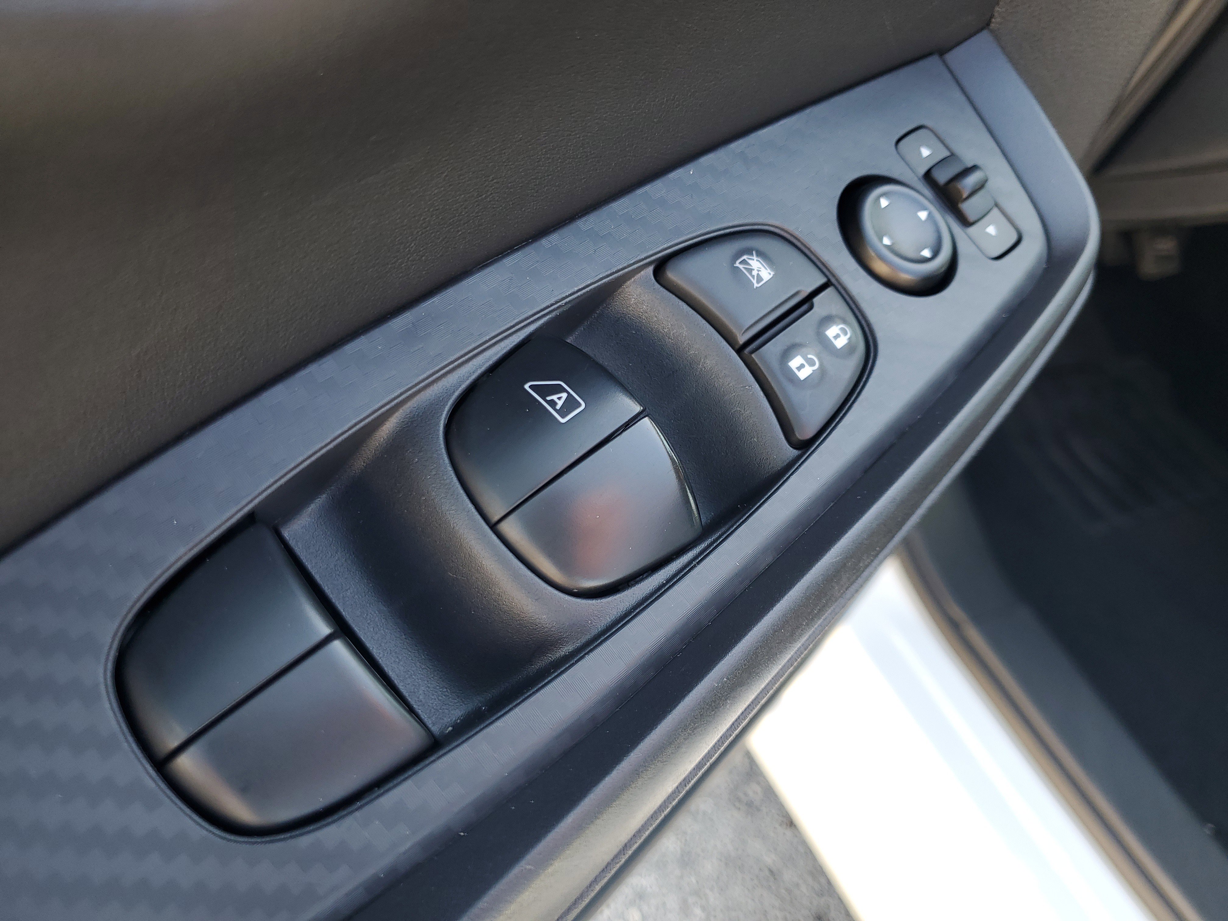 Used 2025 Nissan Sentra S image 11