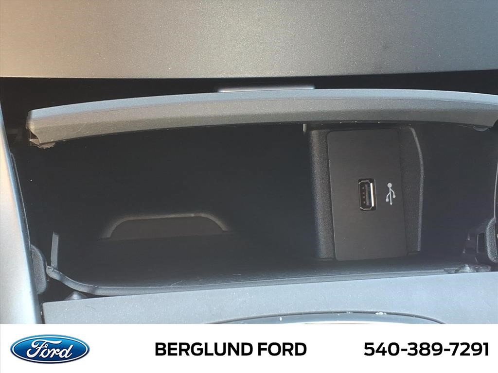 Used 2016 Ford Edge SE AWD/4WD image 26