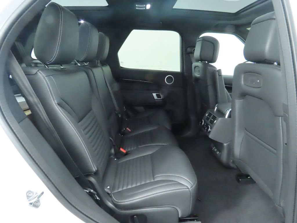 Used 2025 Land Rover Discovery S image 23