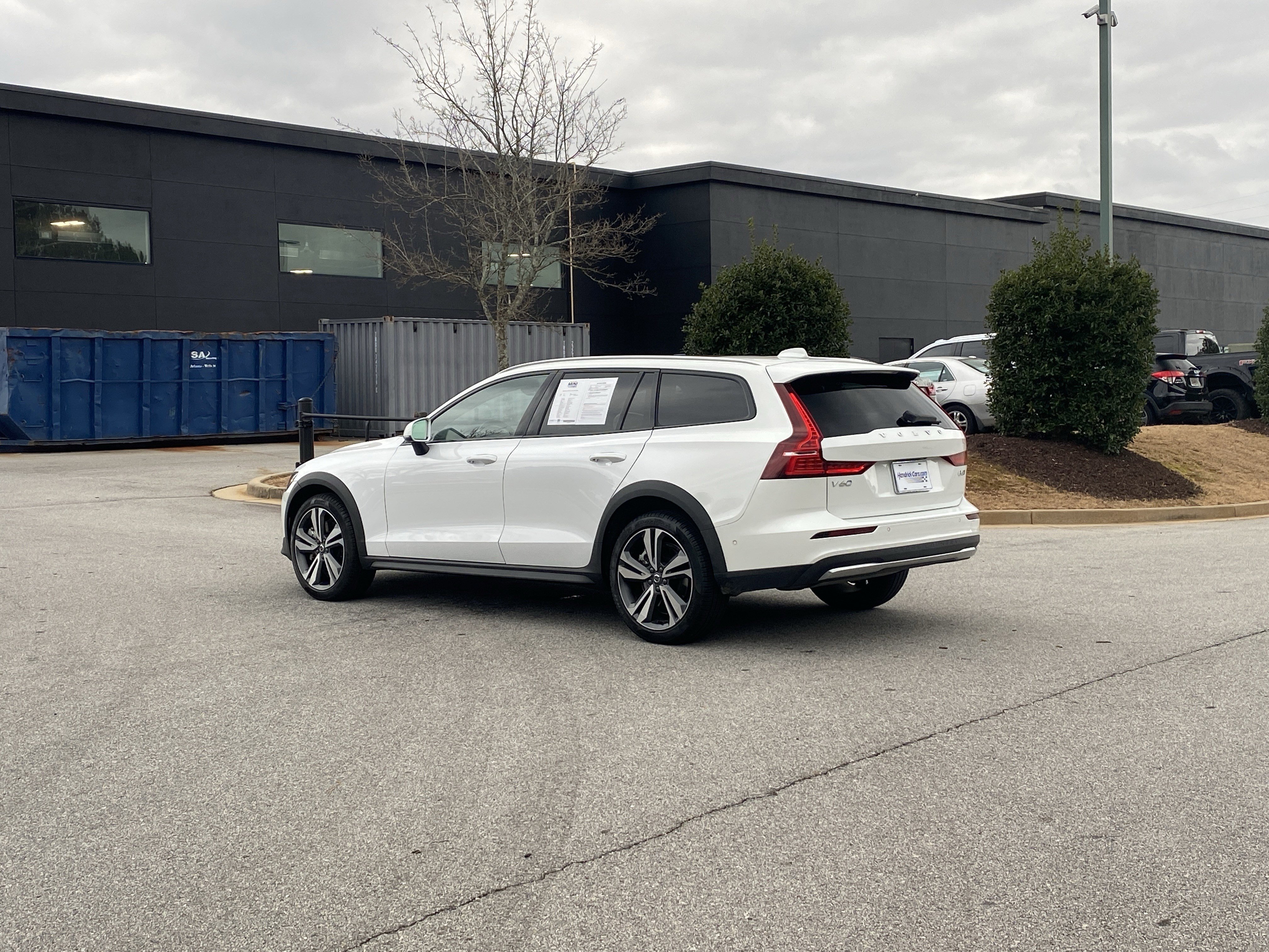 Used 2025 Volvo V60 B5 Cross Country Plus image 17