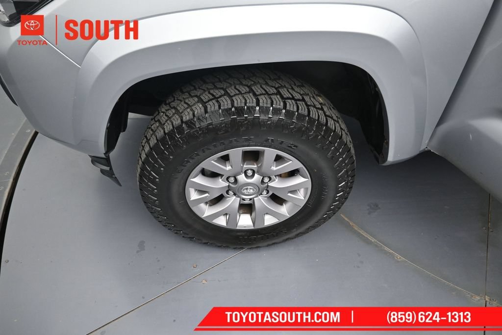 Used 2016 Toyota Tacoma SR5 AWD/4WD image 32