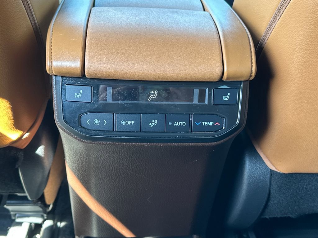 Used 2021 Toyota Highlander Platinum AWD/4WD image 30