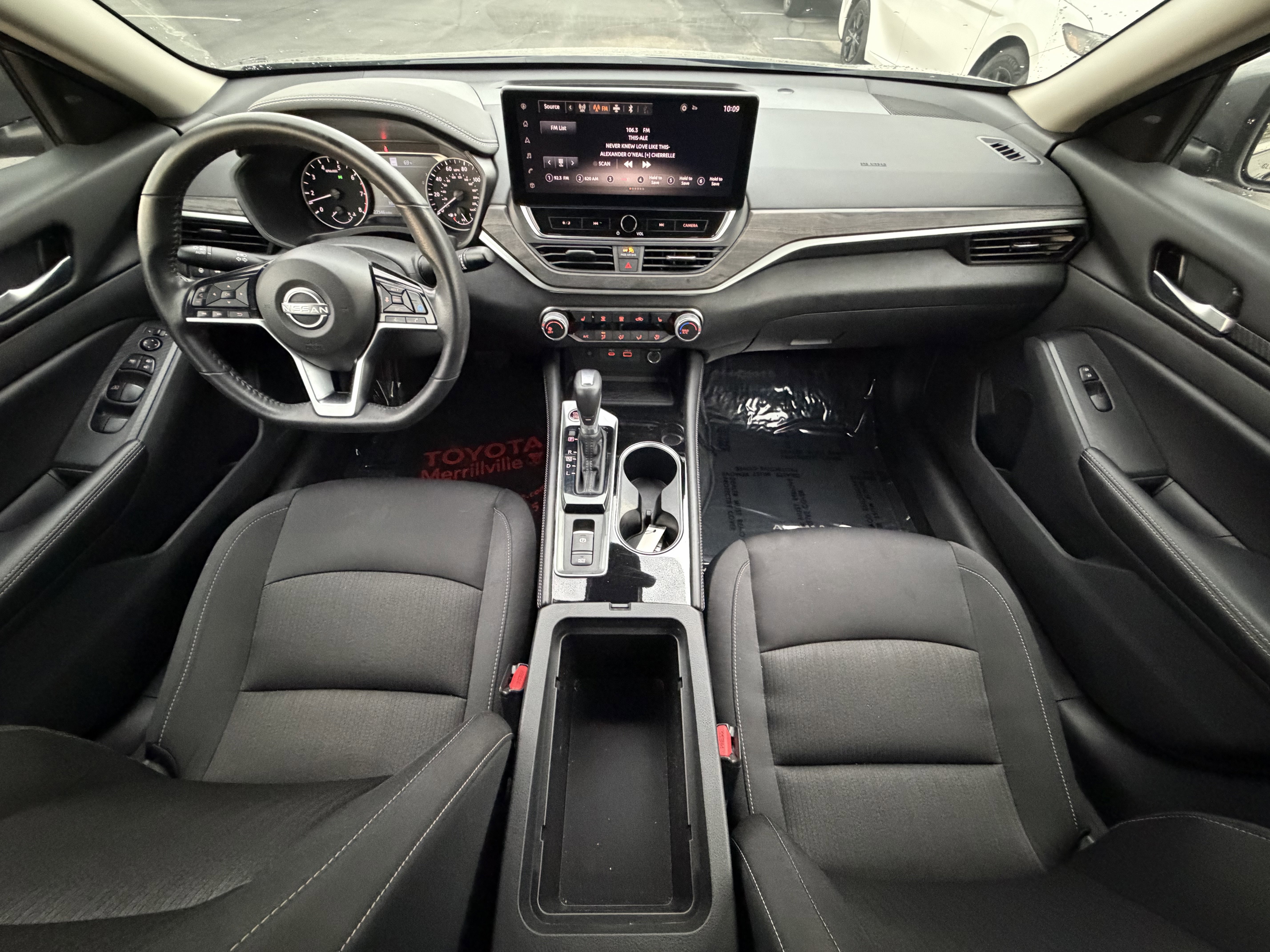 Used 2024 Nissan Altima 2.5 SV w/ SV Premium Package image 18