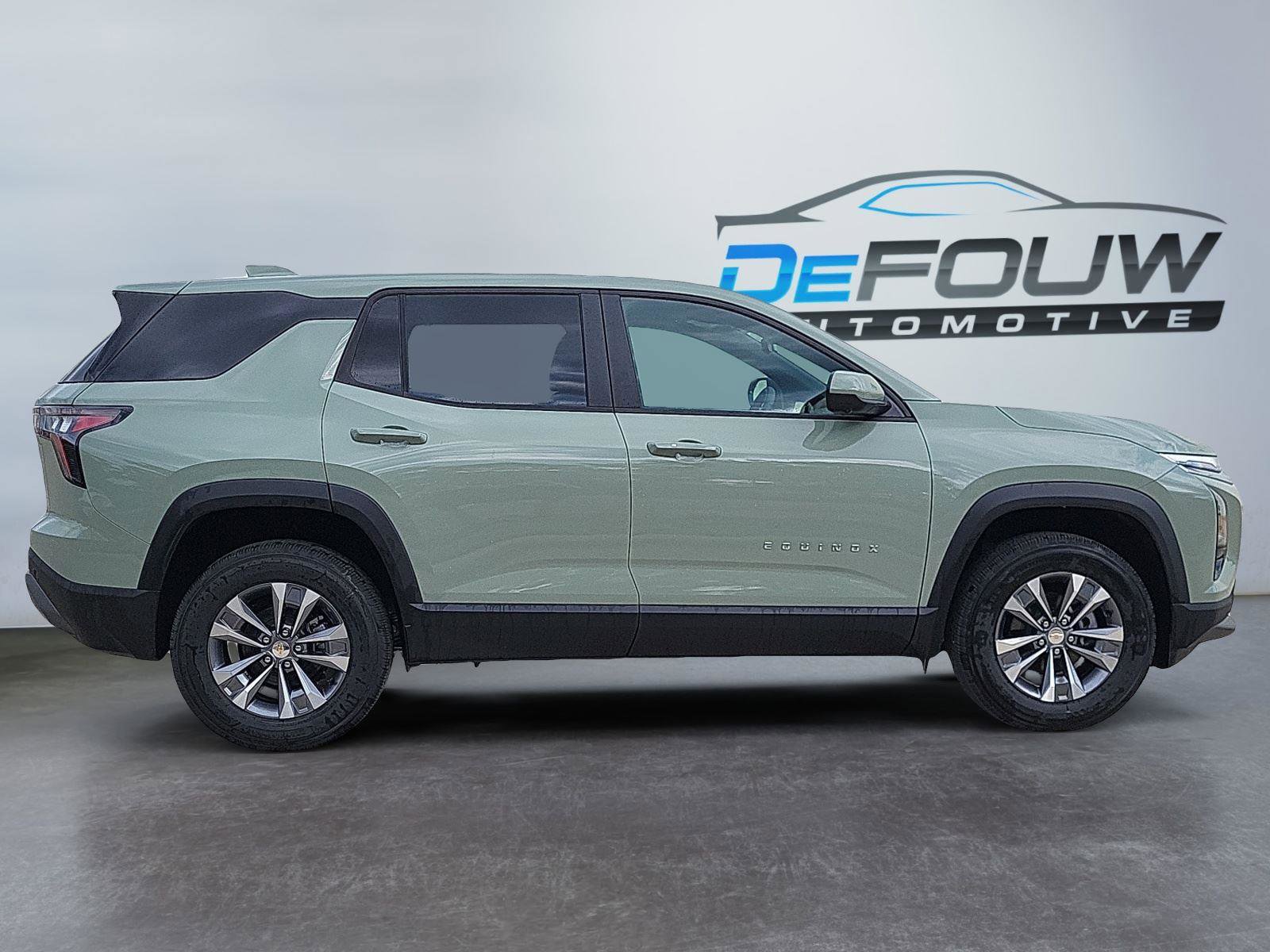 Used 2025 Chevrolet Equinox LT w/ Safety and Technology Package image 2