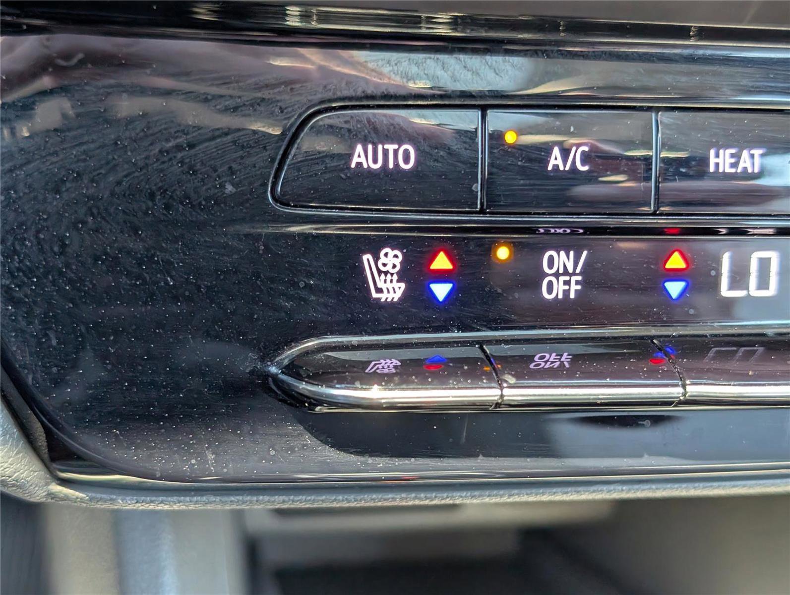 Used 2023 Chevrolet Bolt EUV Premier w/ Sun & Sound Package FWD image 25