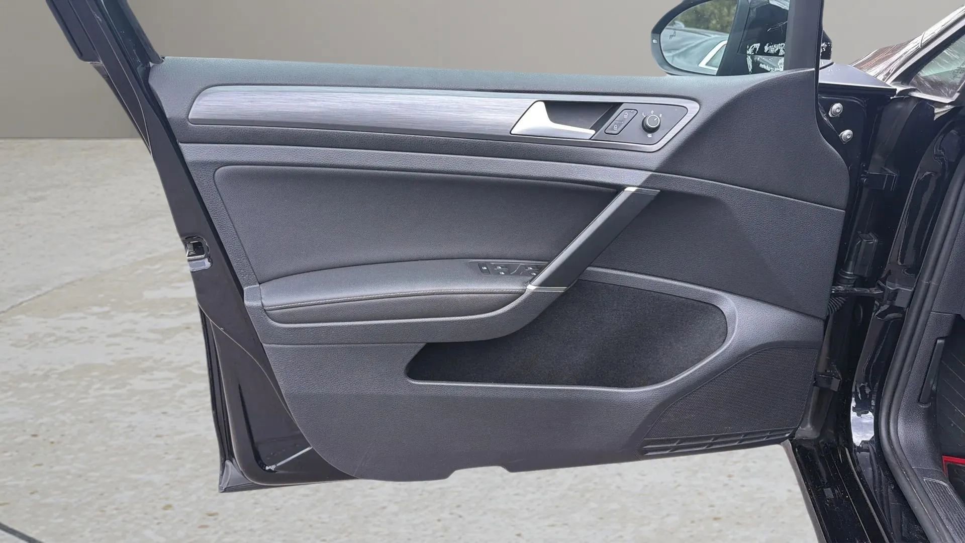 Used 2021 Volkswagen Golf 4-Door image 13