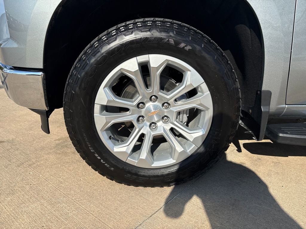 Used 2025 Chevrolet Silverado 1500 LTZ w/ LTZ Premium Package image 32
