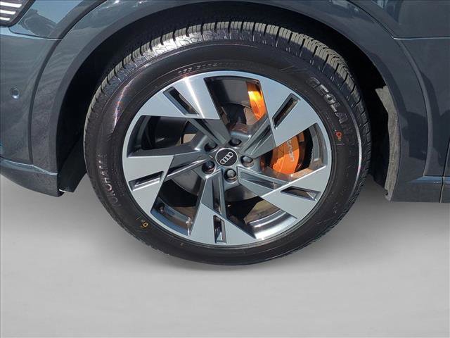 Used 2021 Audi e-tron Premium Plus w/ Premium Plus Package AWD/4WD image 25