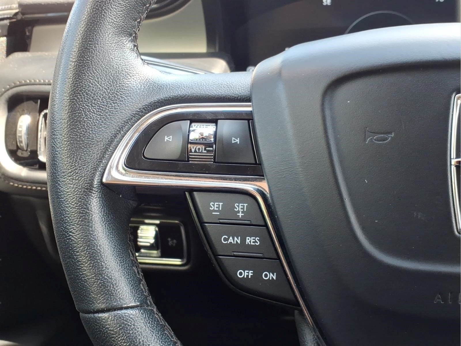 Used 2023 Lincoln Nautilus AWD w/ Premium Package image 20