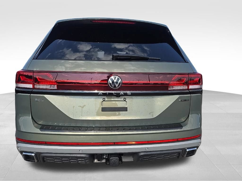 Used 2024 Volkswagen Atlas Peak Edition SEL AWD/4WD image 4