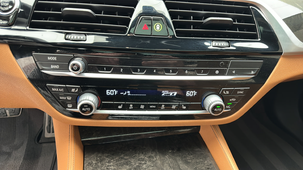 Used 2022 BMW 530i xDrive w/ M Sport Package AWD/4WD image 18