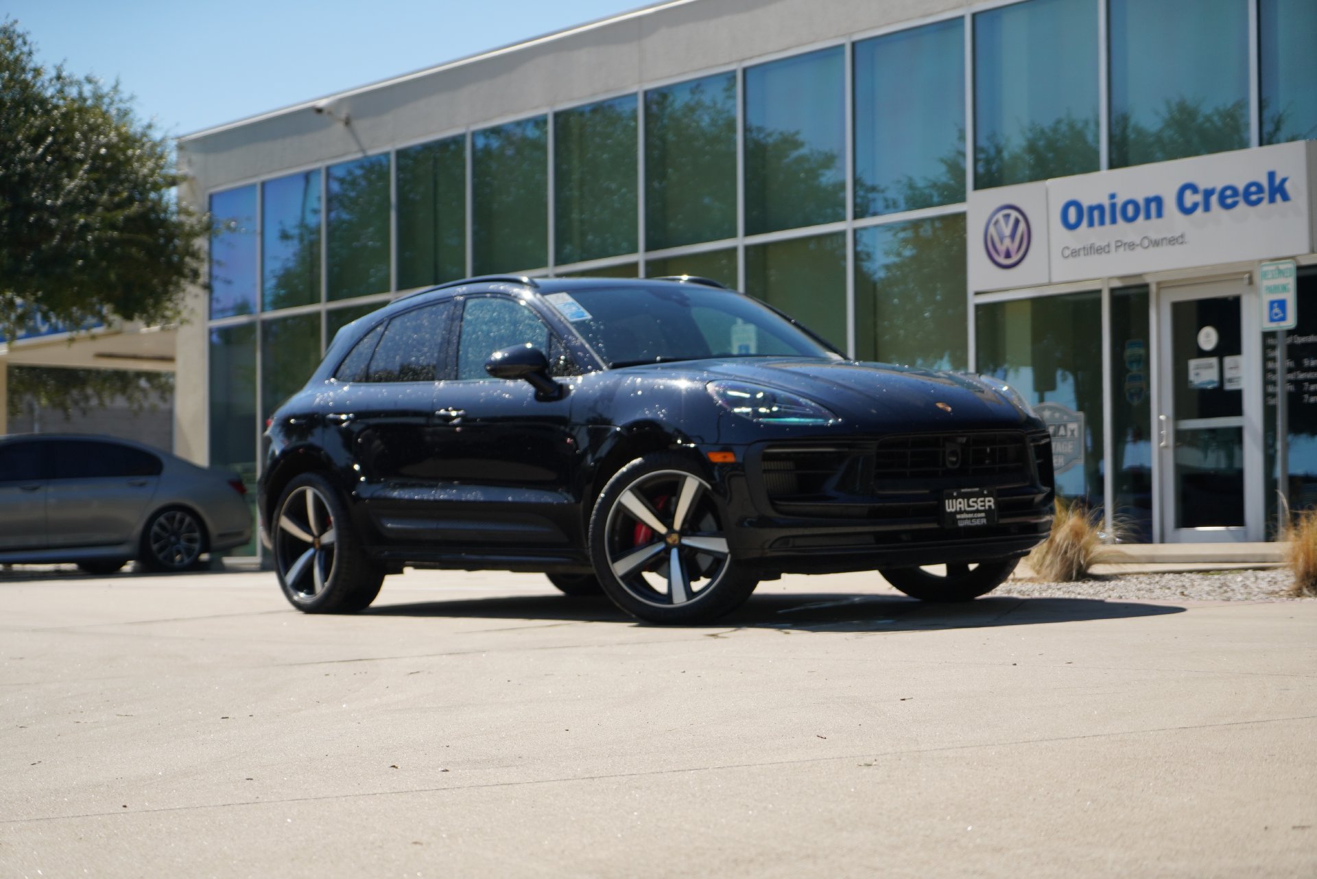 Used 2024 Porsche Macan S AWD/4WD image 1