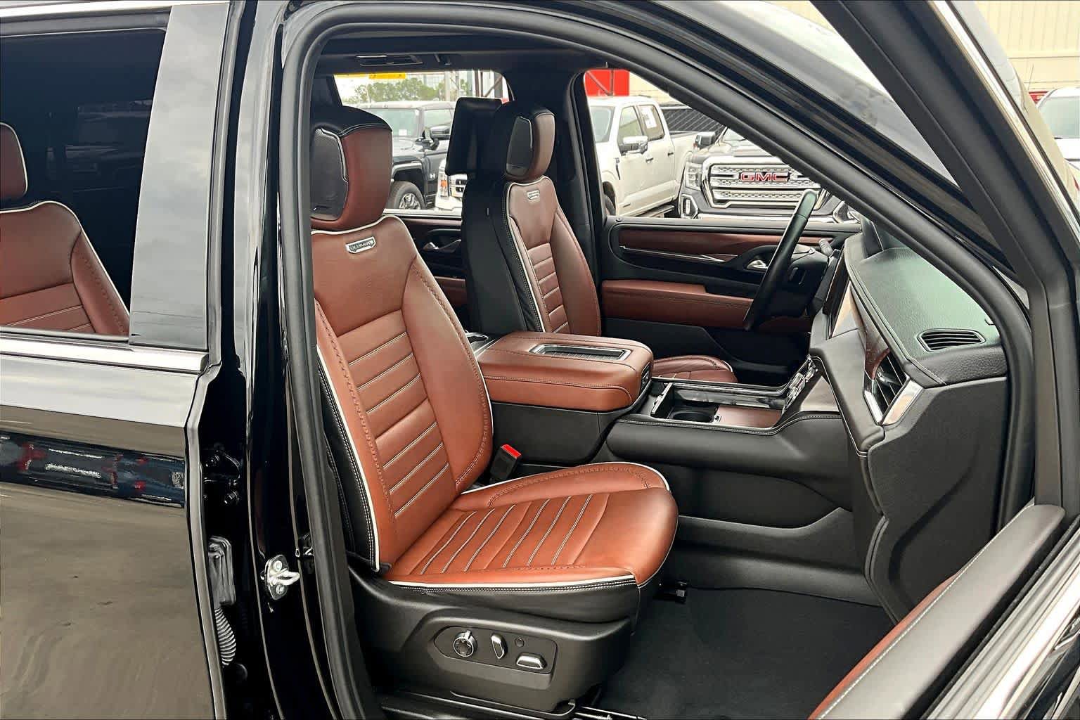 Used 2023 GMC Yukon Denali Ultimate image 9
