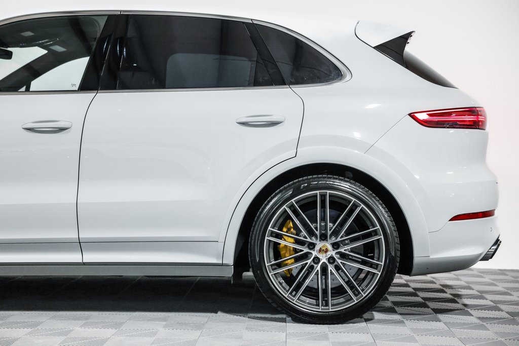 Used 2019 Porsche Cayenne Turbo w/ Sportdesign Package image 21