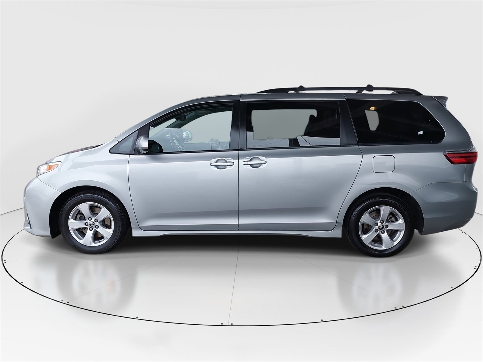 Used 2020 Toyota Sienna LE image 8