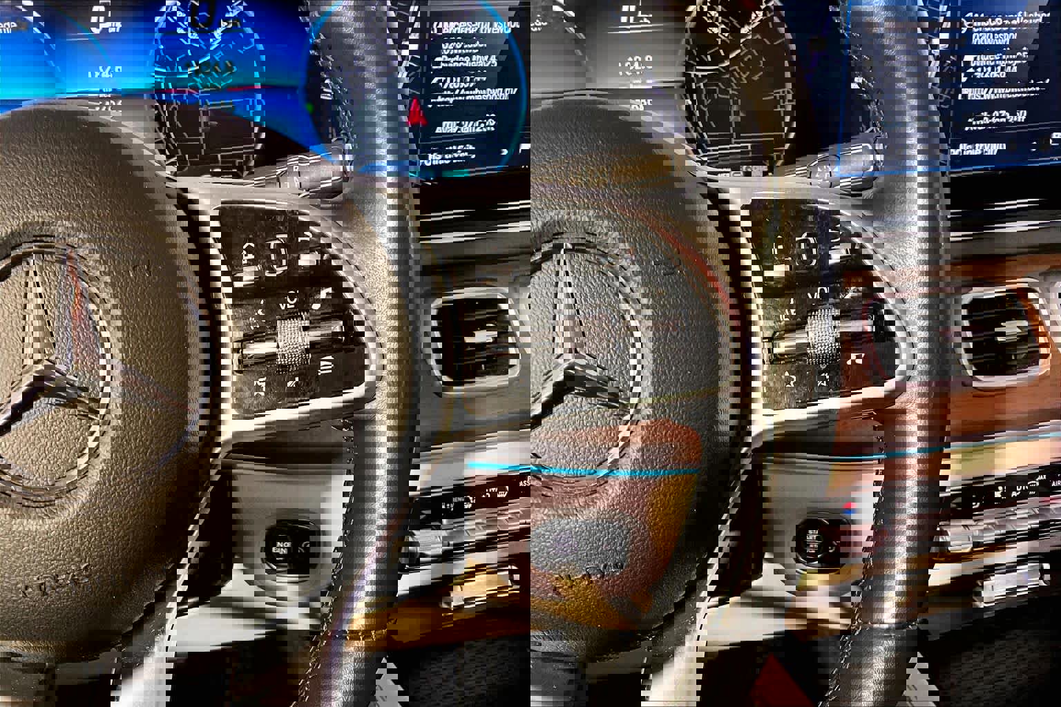 Used 2023 Mercedes-Benz GLS 450 4MATIC image 25