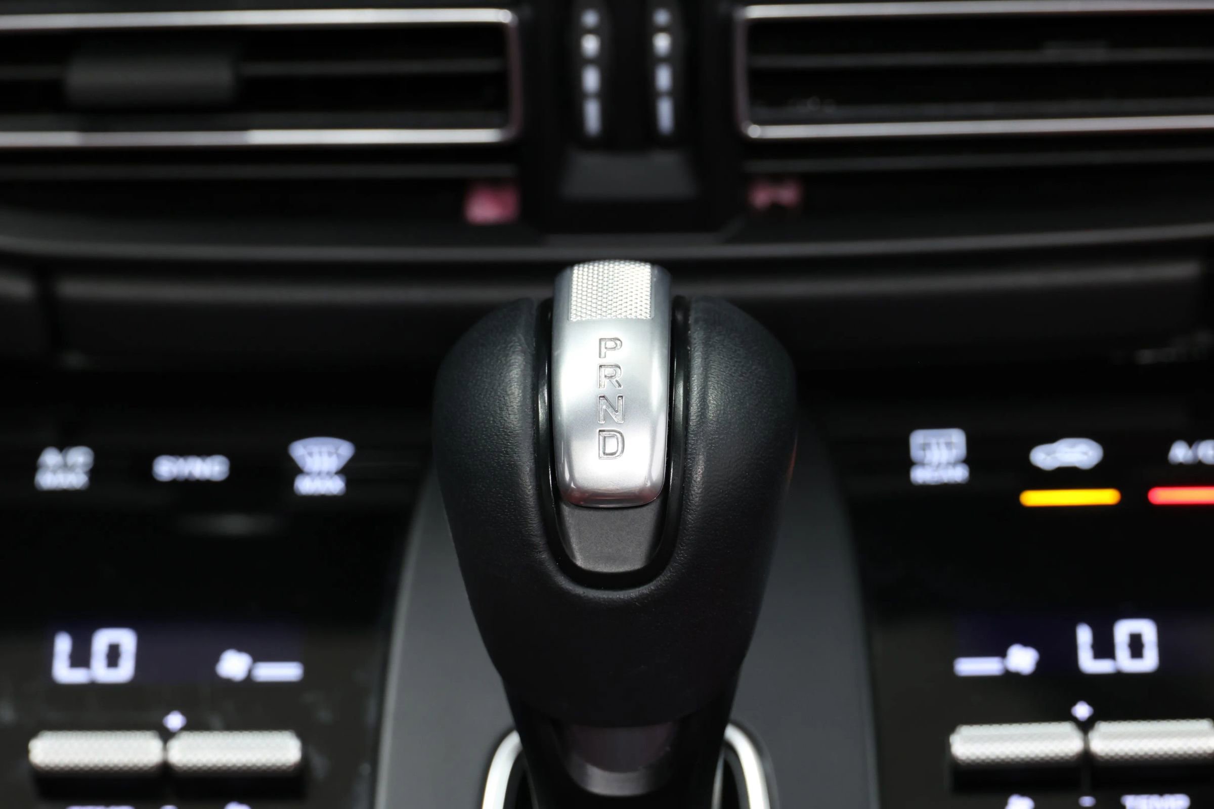 Used 2022 Porsche Macan image 37