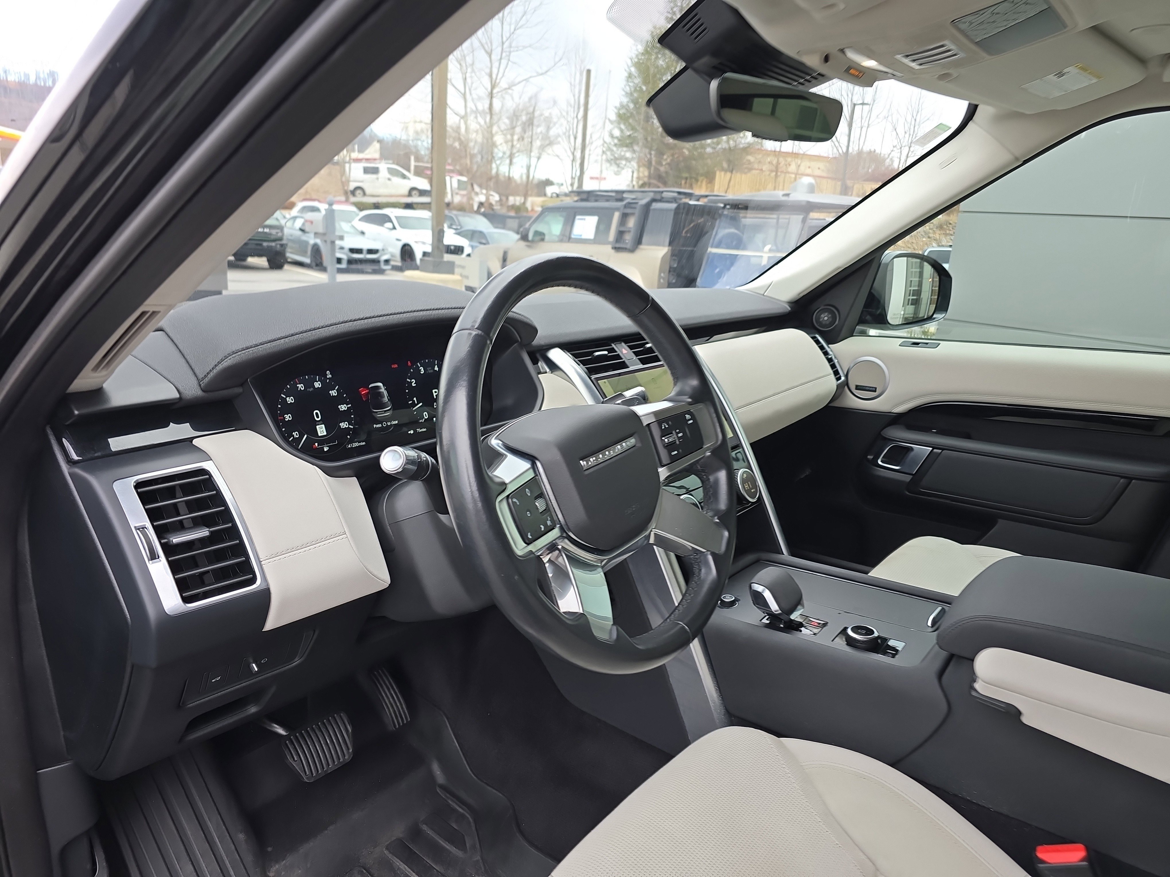 Used 2021 Land Rover Discovery S image 22
