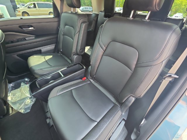 New 2026 Nissan Pathfinder SL w/ SL Premium Package AWD/4WD image 23