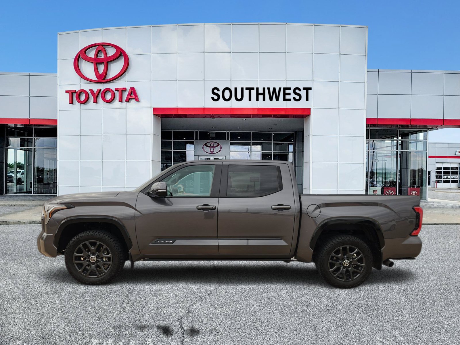 Used 2024 Toyota Tundra Platinum AWD/4WD image 3