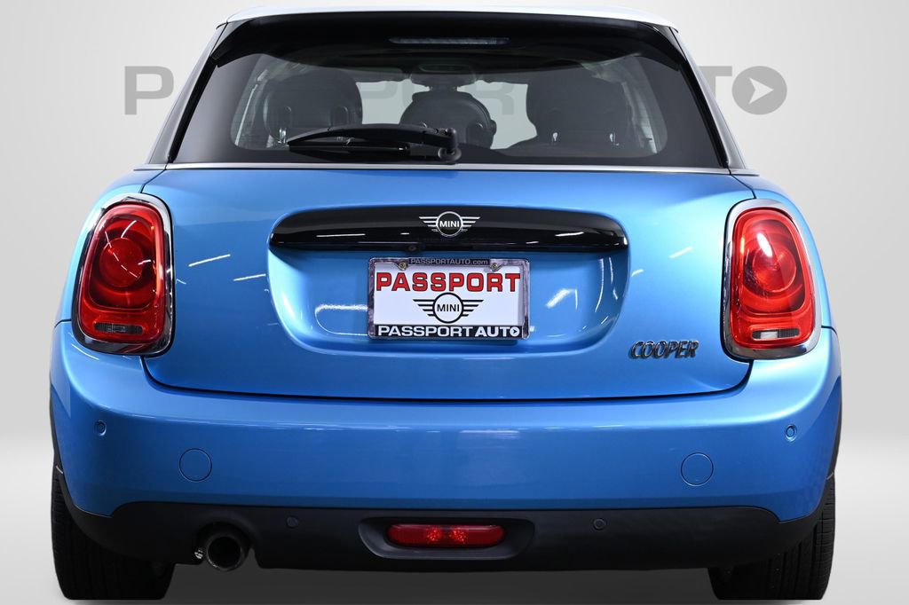 Used 2019 MINI Cooper 4-Door Hardtop w/ Signature Upholstery Package image 8