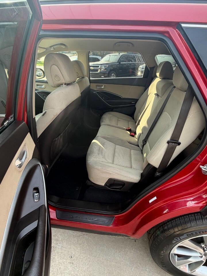 Used 2017 Hyundai Santa Fe SE w/ Cargo Package image 10