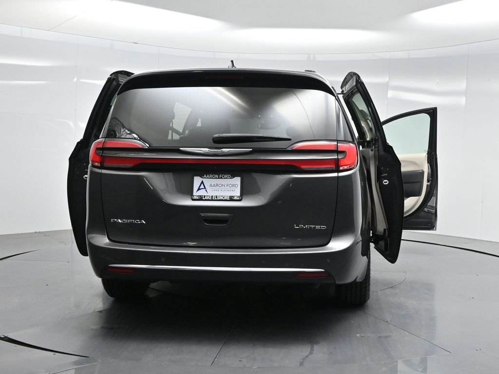 Used 2023 Chrysler Pacifica Limited image 42