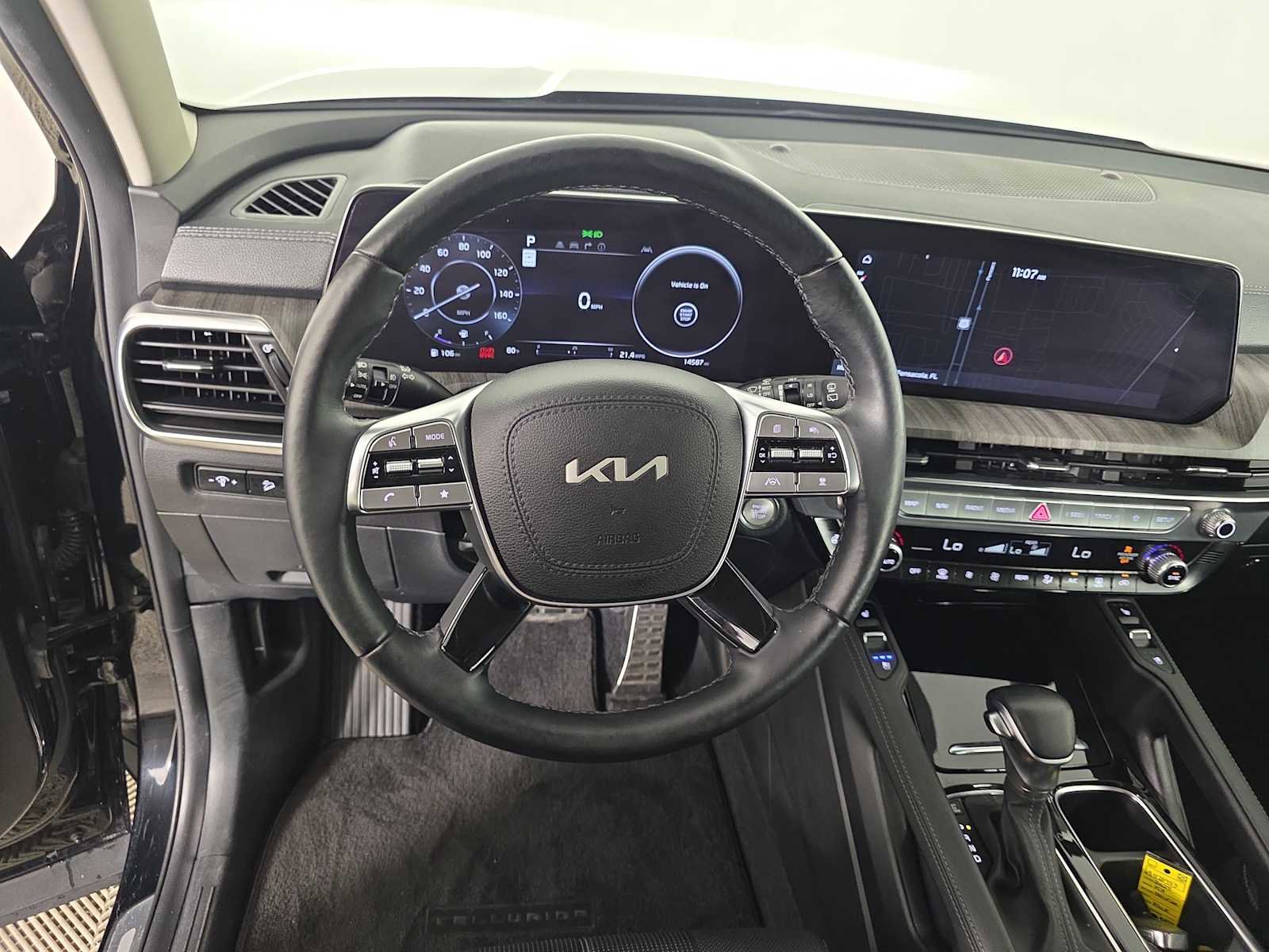 Used 2024 Kia Telluride SX w/ Towing Package image 22