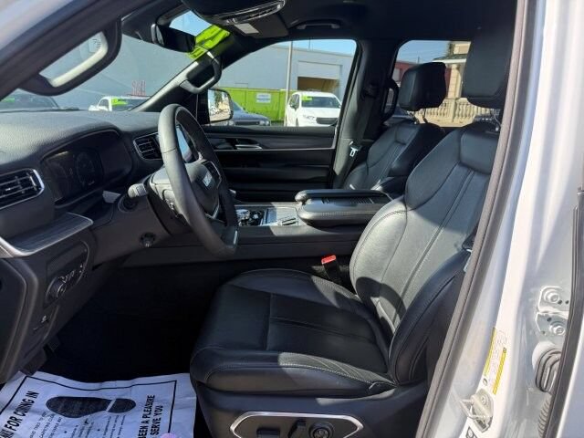Used 2024 Jeep Wagoneer L Series II w/ Flexible Seating Group AWD/4WD image 11