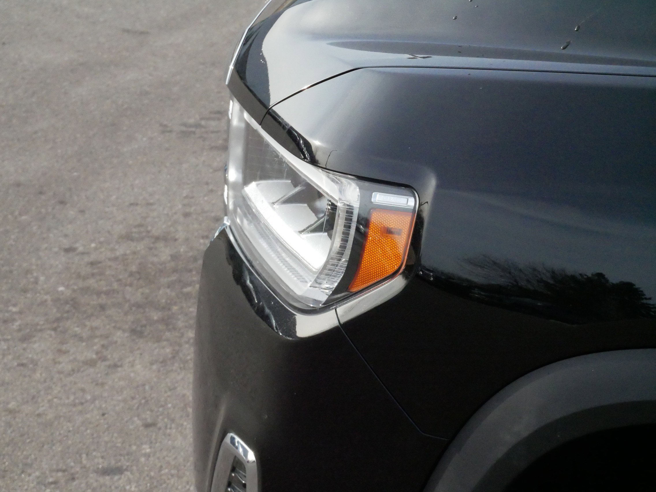 Used 2023 GMC Acadia SLT w/ Preferred Package image 16