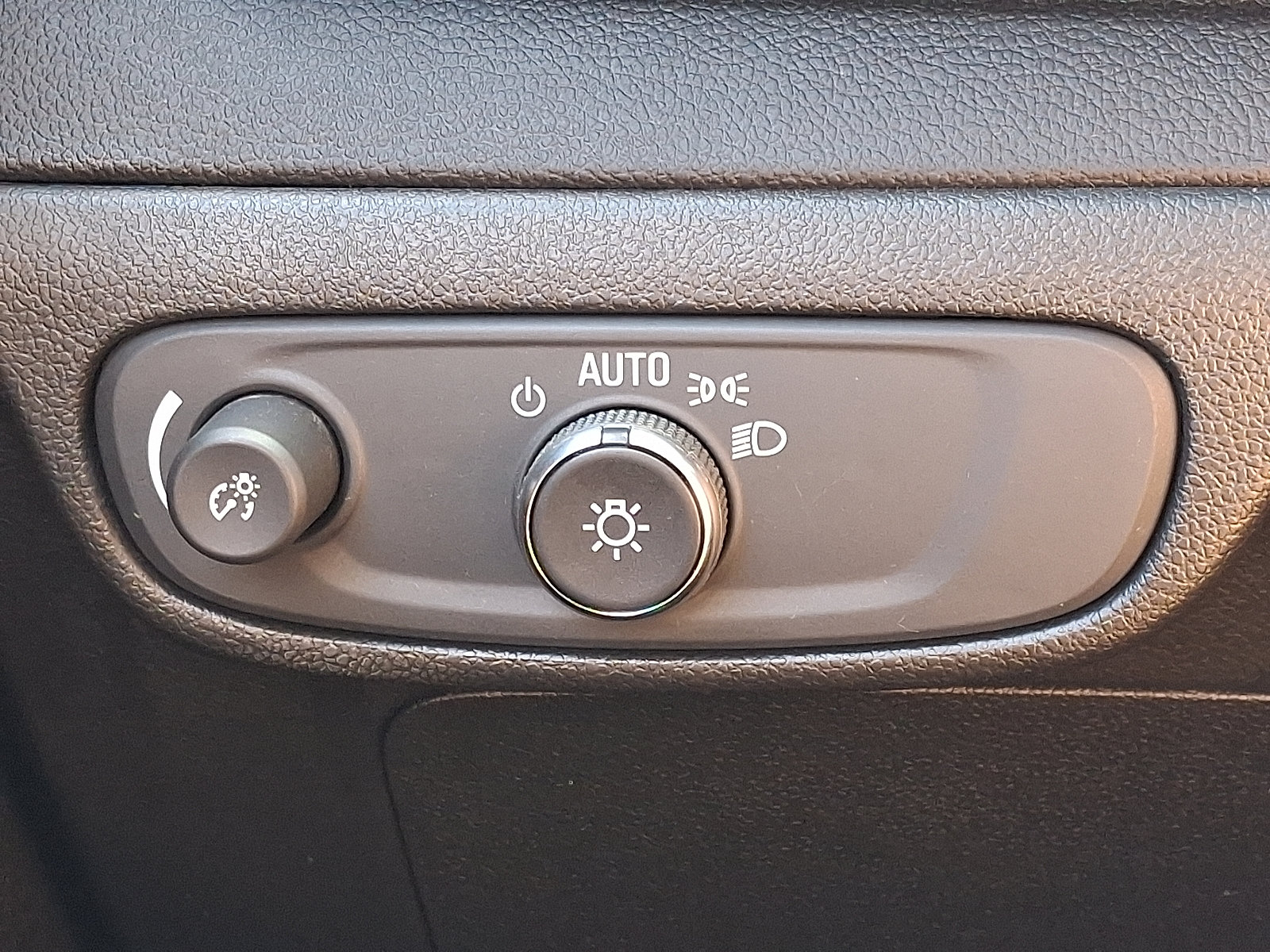 Used 2023 Chevrolet Bolt LT FWD image 25