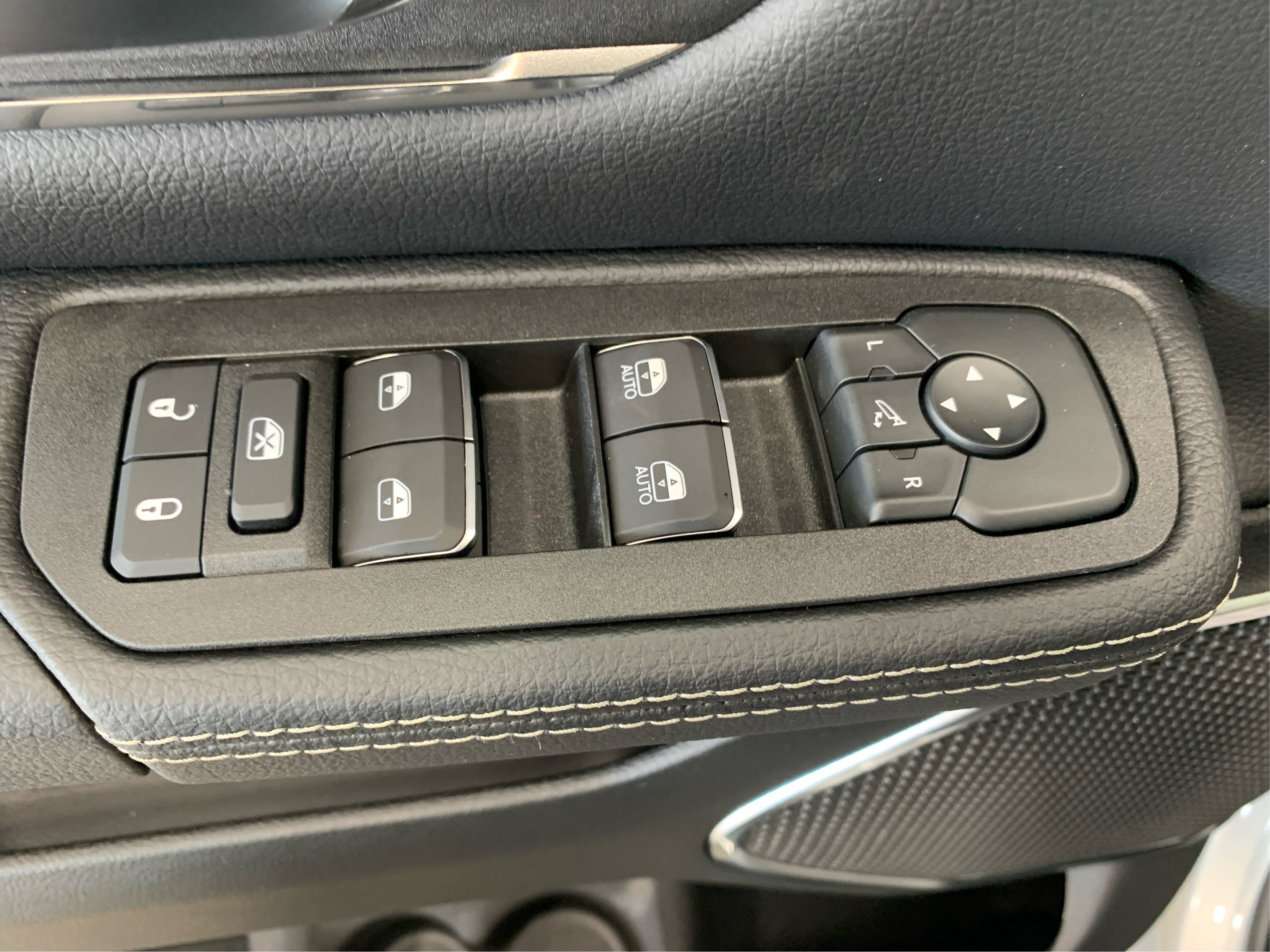 New 2026 RAM 1500 Laramie w/ Sport Appearance Package AWD/4WD image 27